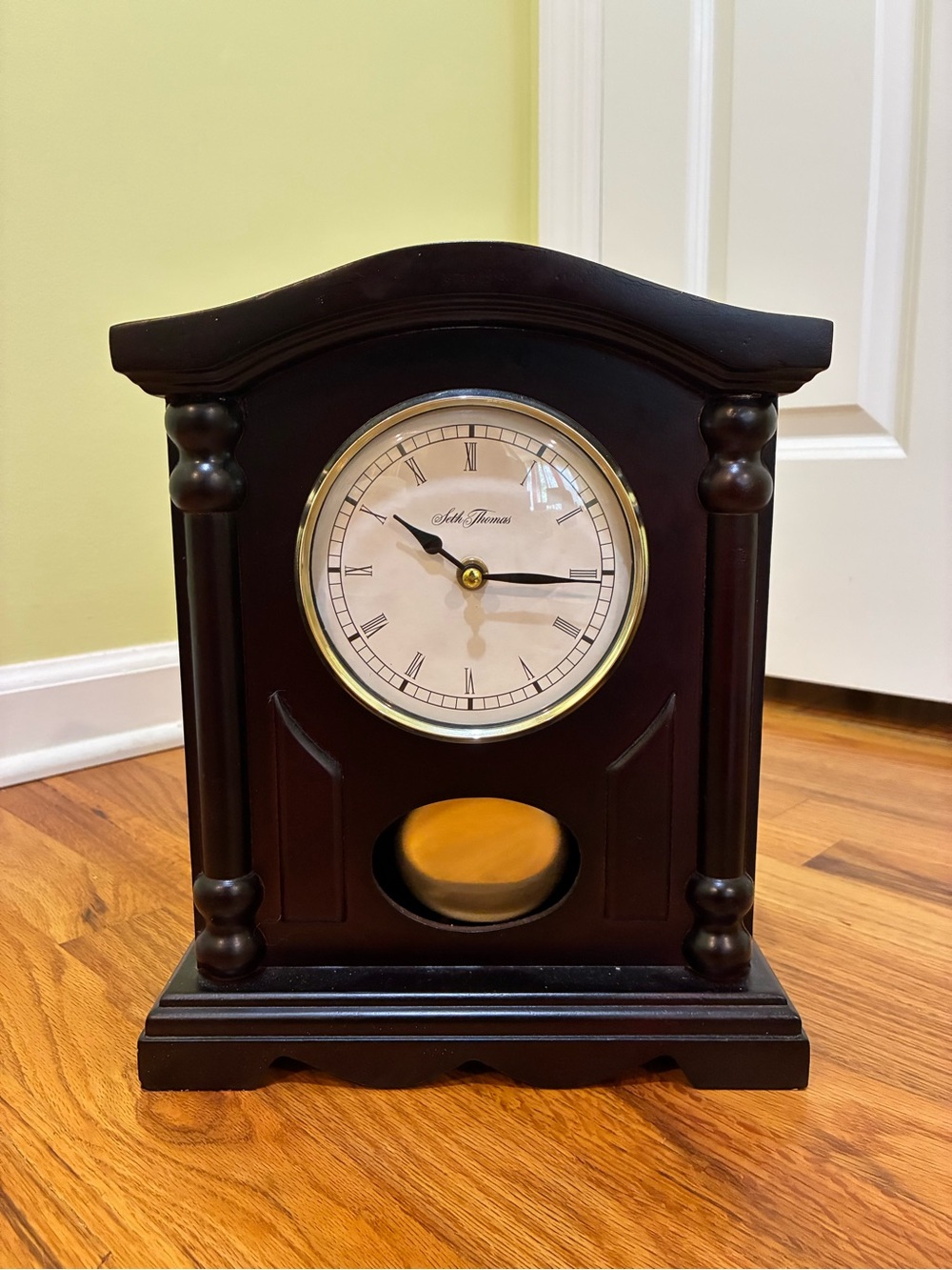 Seth Thomas battery-operated quartz mantel clock